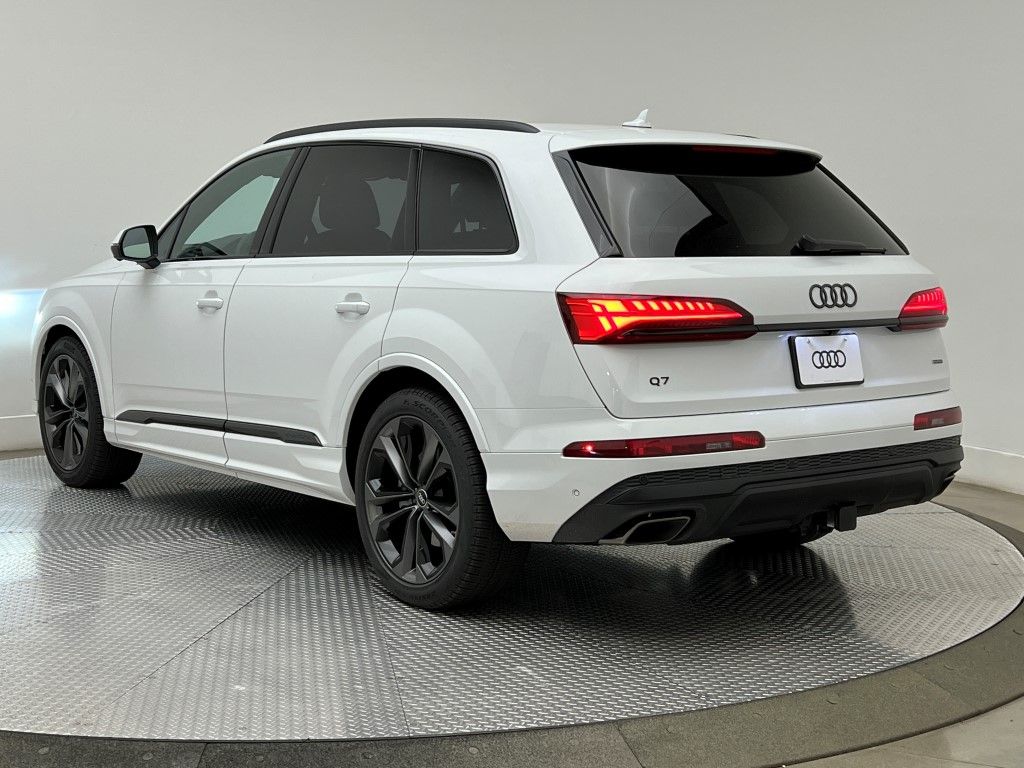 Thumbnail: 2026 Audi Q7 - 4