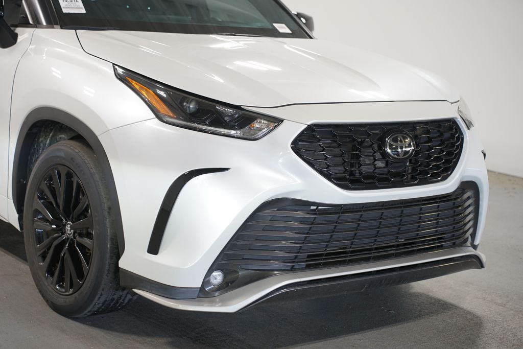 Thumbnail: 2023 Toyota Highlander - 4