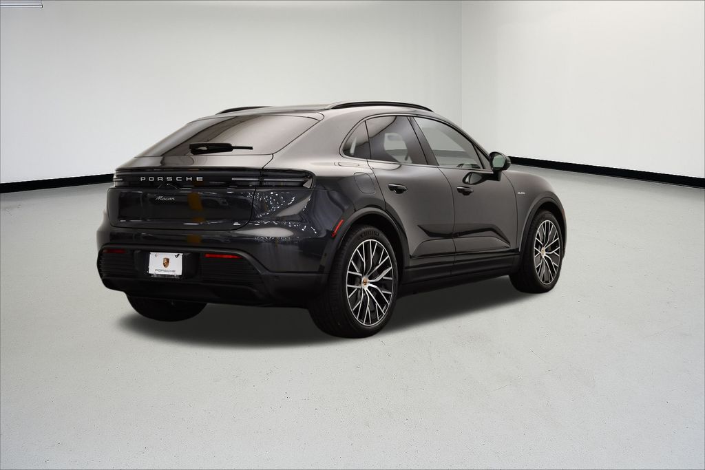 Thumbnail: 2025 Porsche Macan - 7