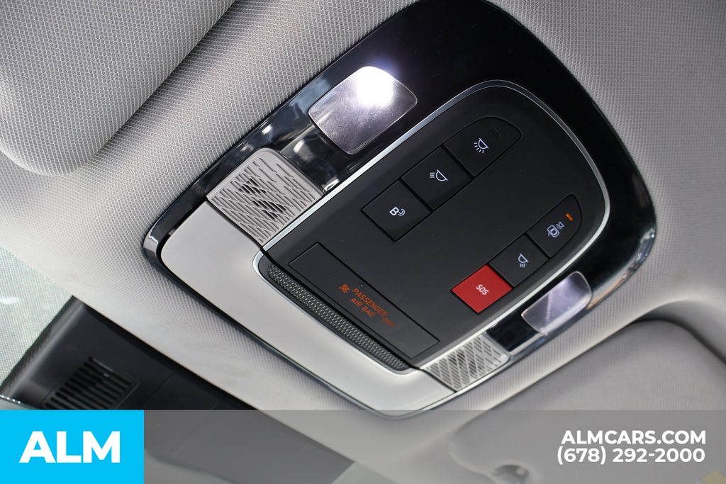 Used 2025 White Hyundai SEL image 39