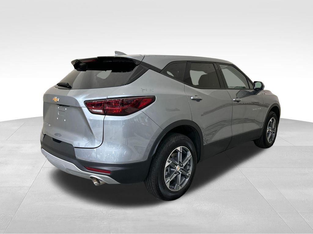 Used 2025 Gray Chevrolet LT image 5