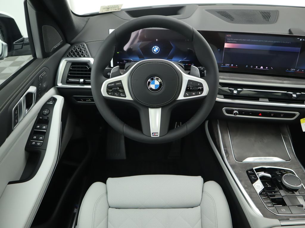 Thumbnail: 2026 BMW X7 - 10