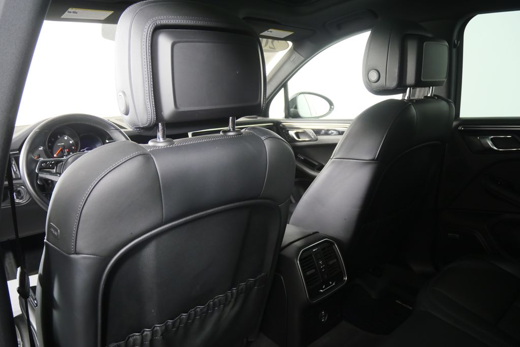 Thumbnail: 2020 Porsche Macan - 16