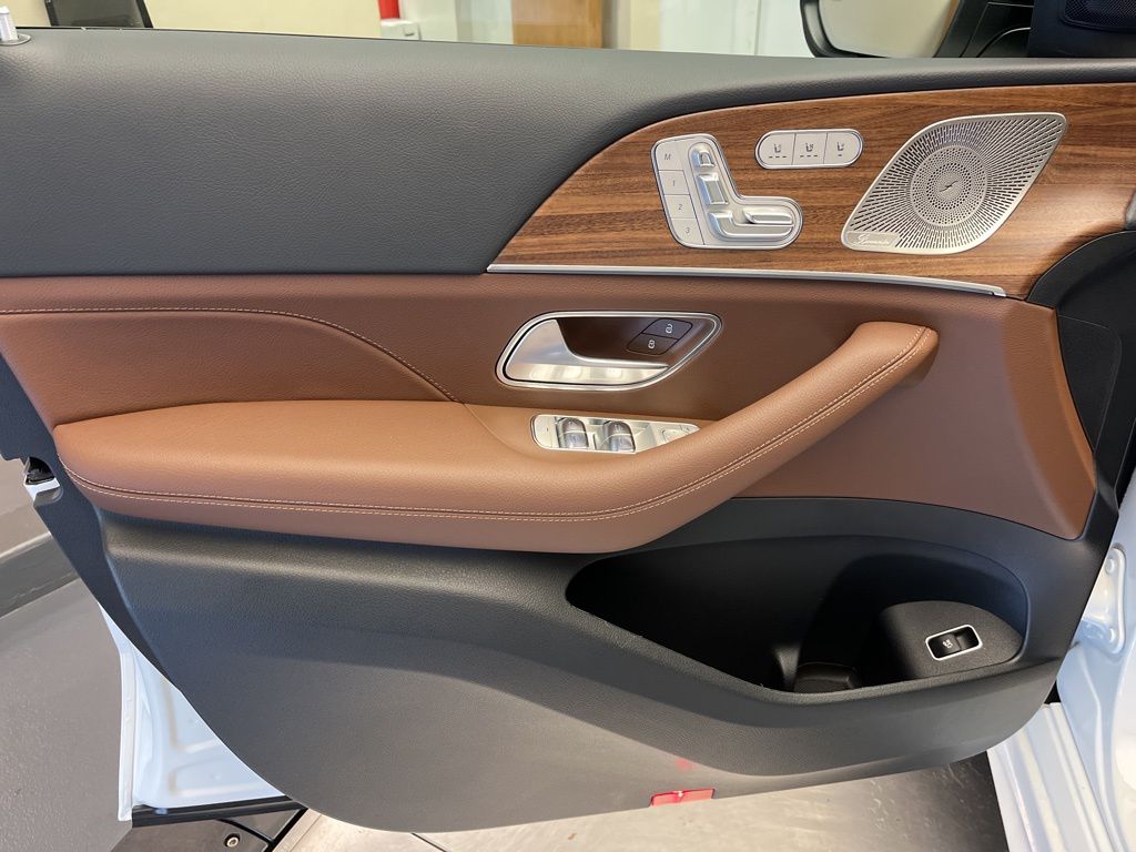 Thumbnail: 2026 Mercedes-Benz GLE - 11