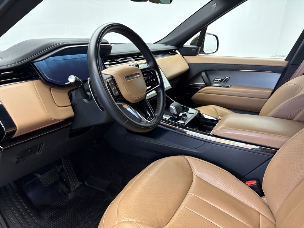 Thumbnail: 2025 Land Rover Range Rover Sport - 5