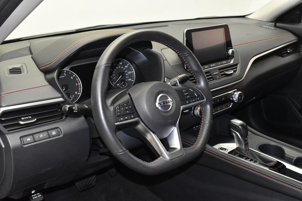 2022 Nissan Altima SR 16