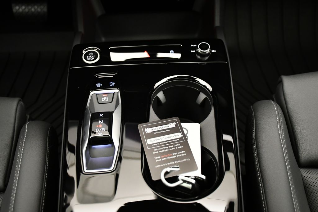 Thumbnail: 2025 Audi Q6 e-tron - 28