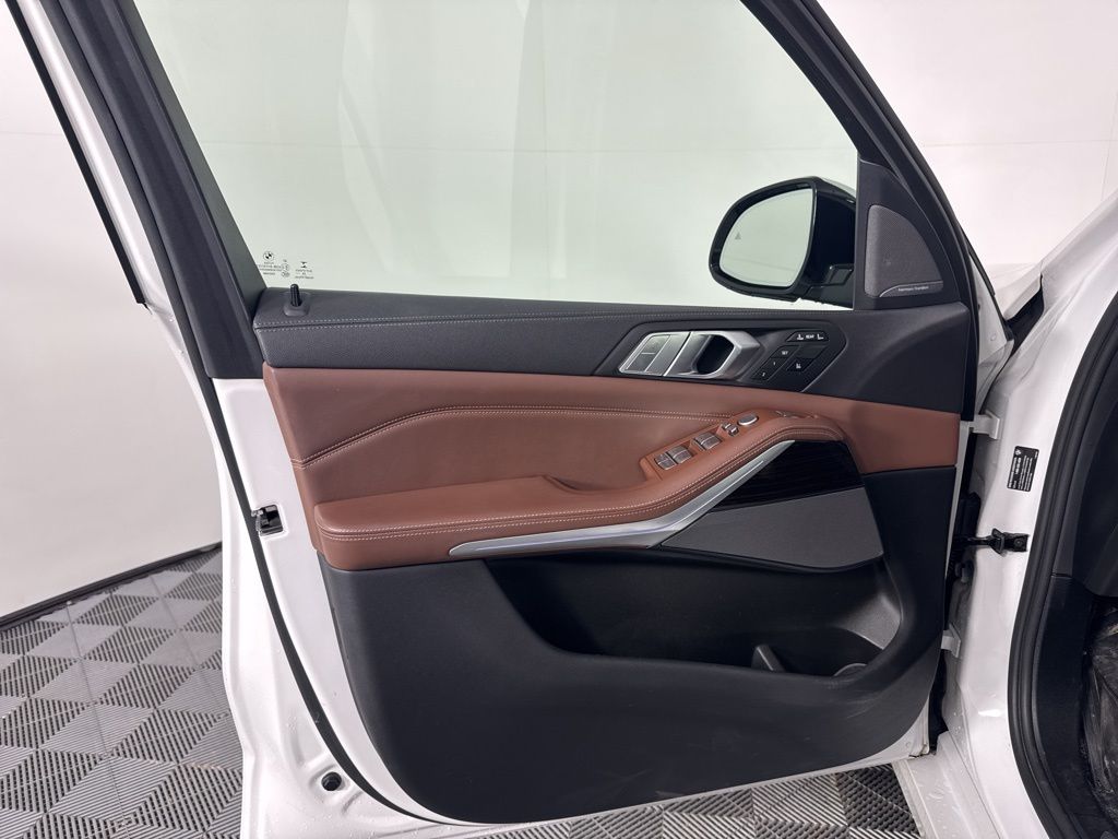 2021 BMW X7 xDrive40i 9