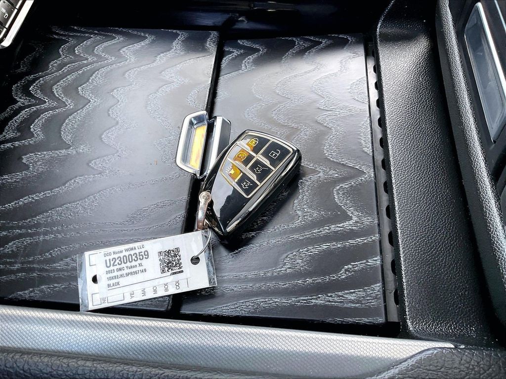 2023 GMC Yukon XL — photo 31