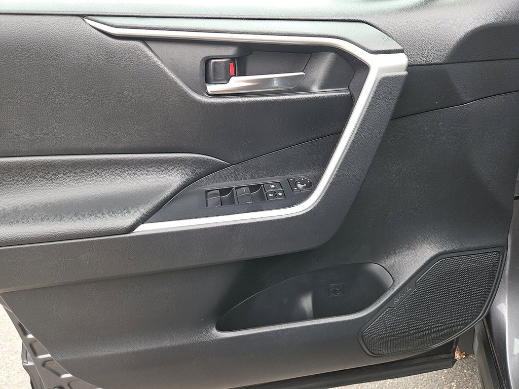 Thumbnail: 2019 Toyota RAV4 - 13