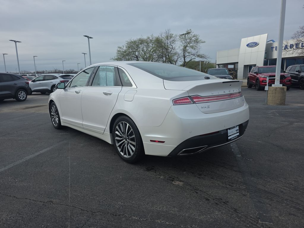 Used 2018 White Lincoln Select image 3