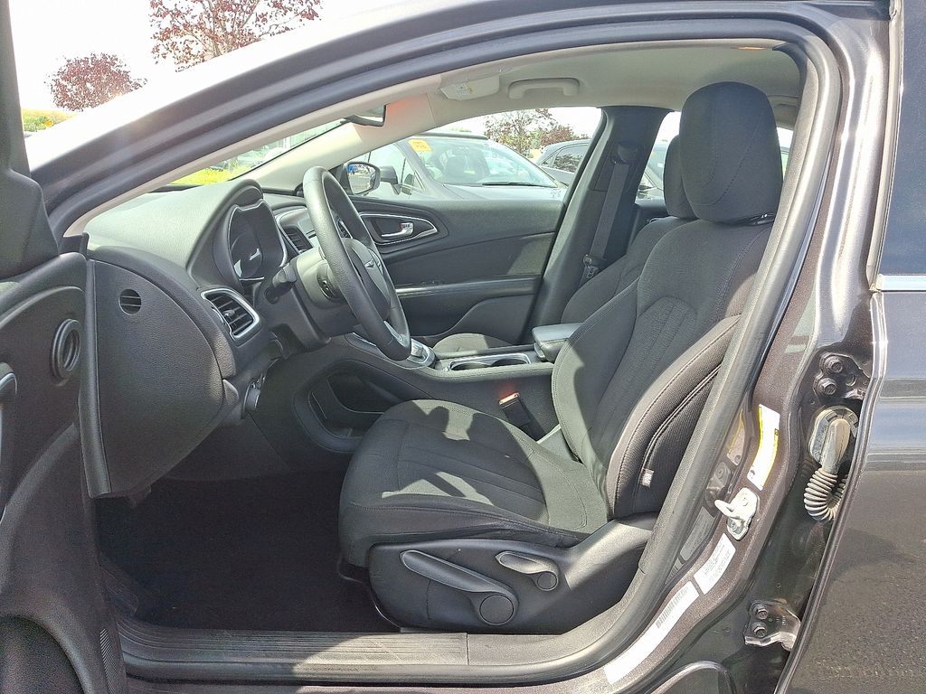 2015 Chrysler 200 Limited 13
