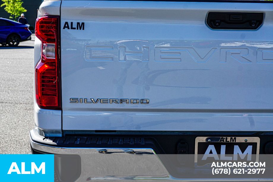 Used 2025 White Chevrolet LT image 12