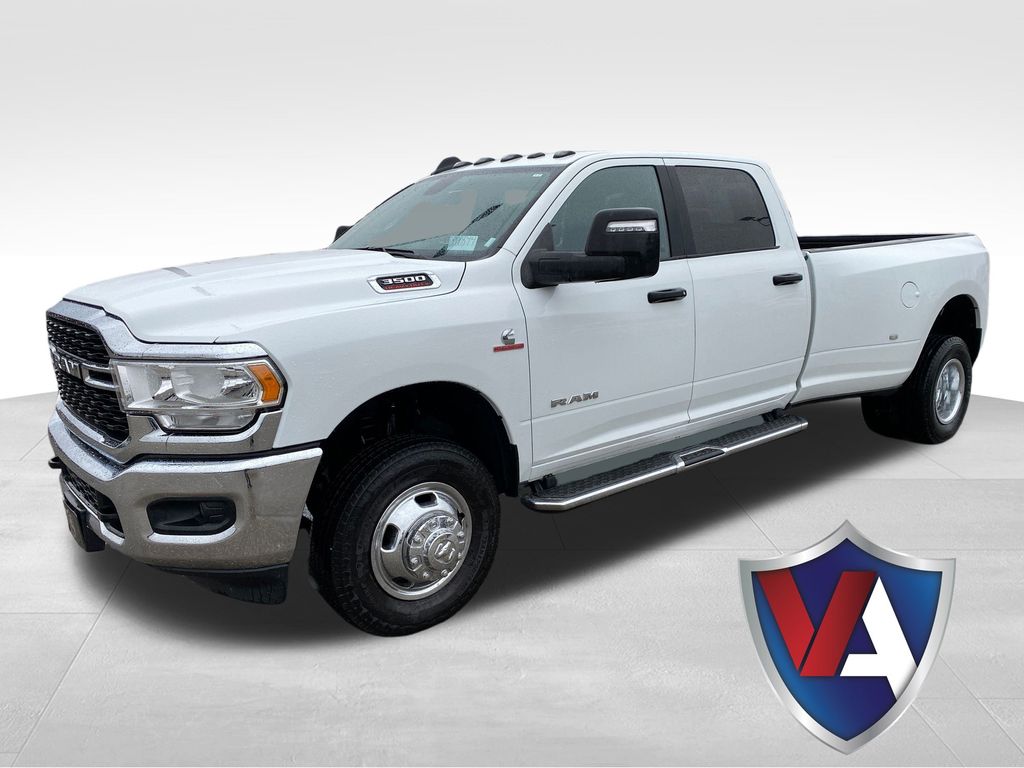 2024 RAM 3500 Big Horn Crew Cab LB DRW 4WD