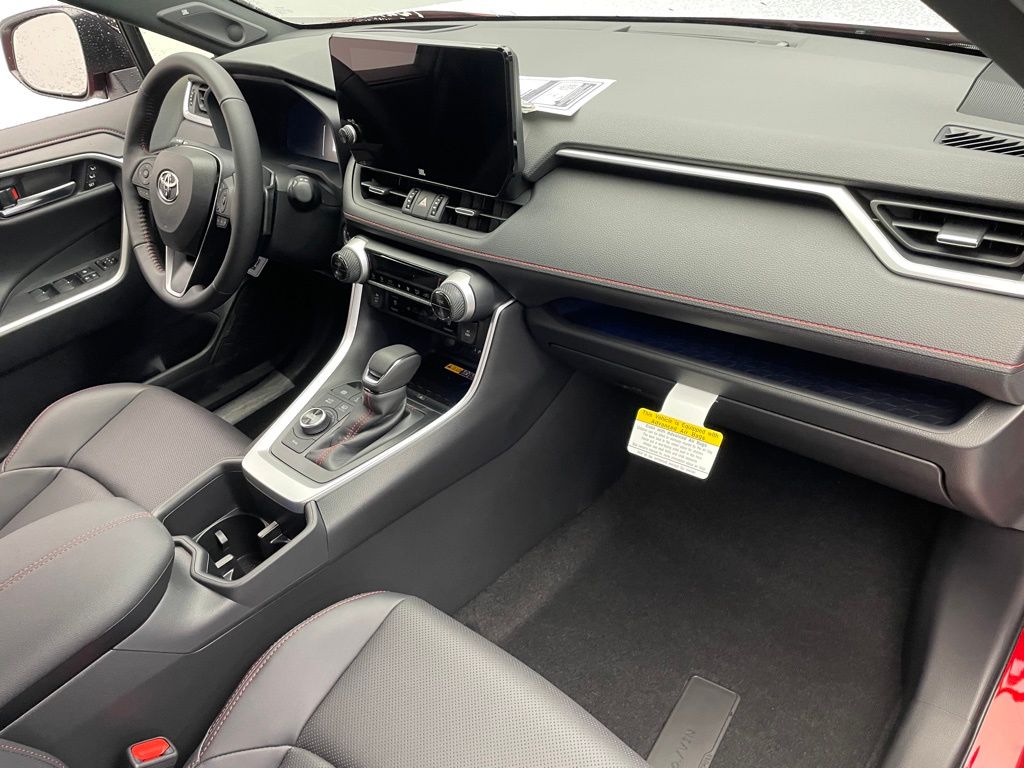 2025 Toyota RAV4 XSE 16