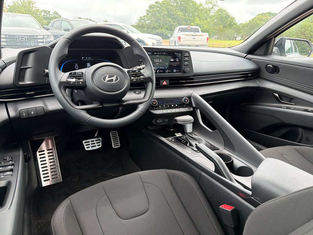 New 2026 White Hyundai SEL Sport image 23