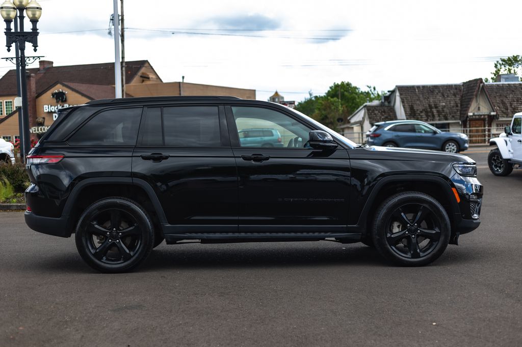 2024 Jeep Grand Cherokee Limited thumbnail 9