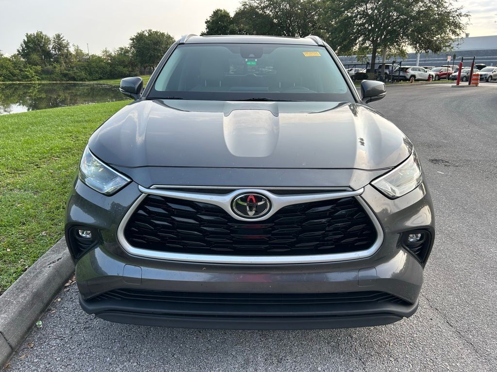 2022 Toyota Highlander XLE 8