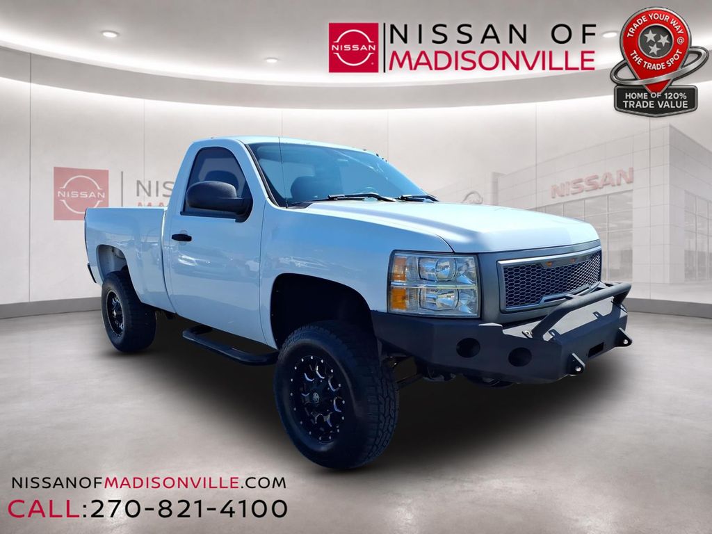 Summit White 2013 Chevrolet Silverado 1500 Pickup Truck Four-Wheel Drive 4-Speed Automatic Overdrive