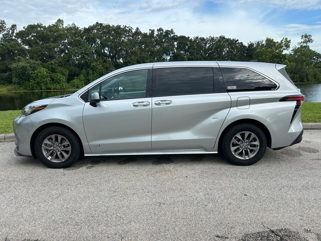 Thumbnail: 2021 Toyota Sienna - 2