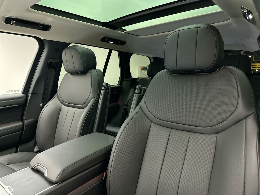Thumbnail: 2025 Land Rover Range Rover - 9