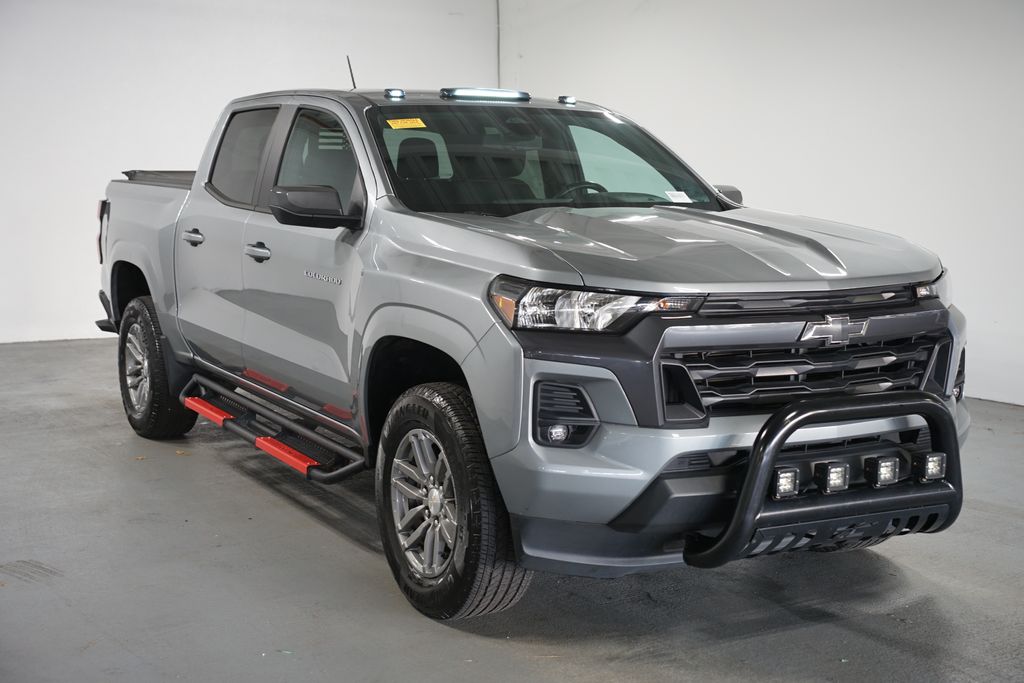 Thumbnail: 2024 Chevrolet Colorado - 3
