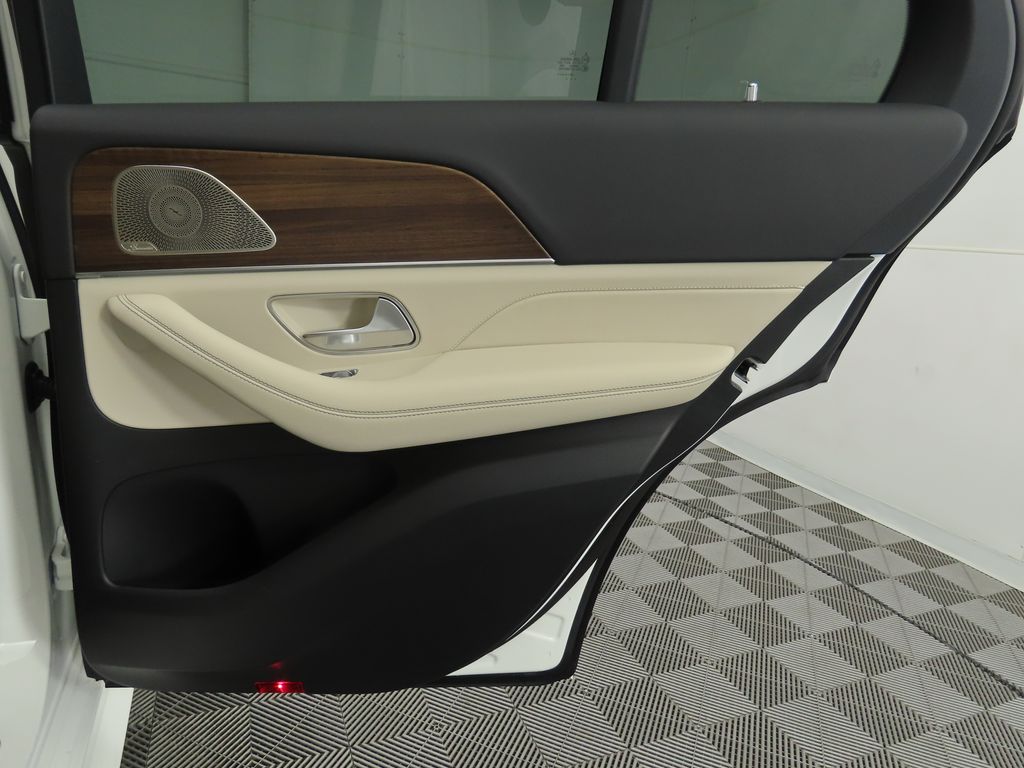 Thumbnail: 2026 Mercedes-Benz GLE - 26