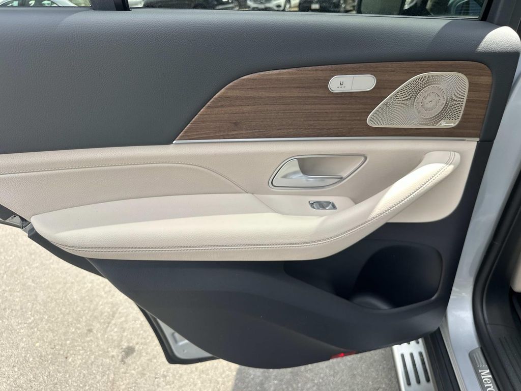 Thumbnail: 2026 Mercedes-Benz GLE - 16