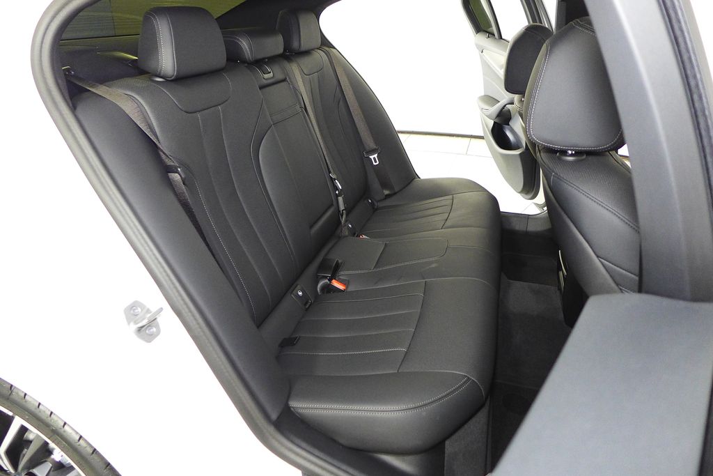 Thumbnail: 2023 BMW 5 Series - 19