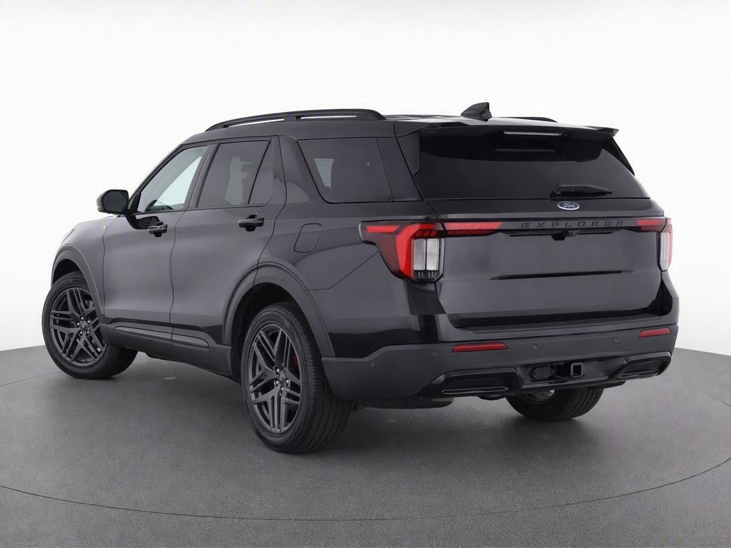 New 2026 Agate Black Metallic Ford ST-Line image 4
