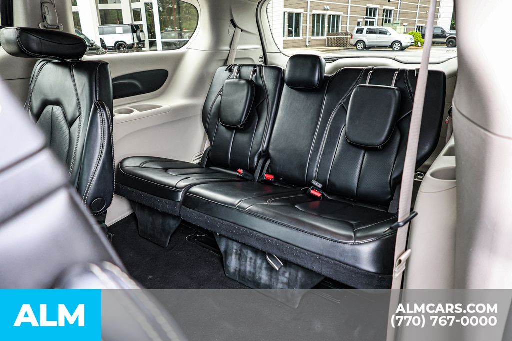 Used 2023 Black Chrysler Touring L image 21