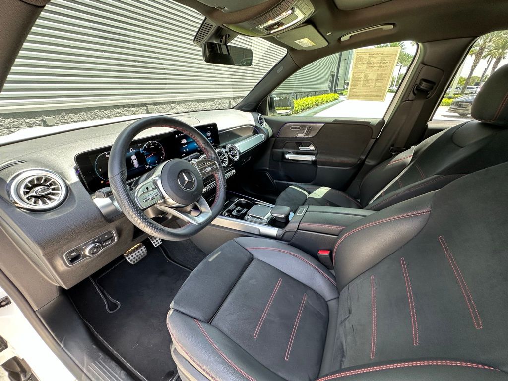 Thumbnail: 2023 Mercedes-Benz GLB - 4