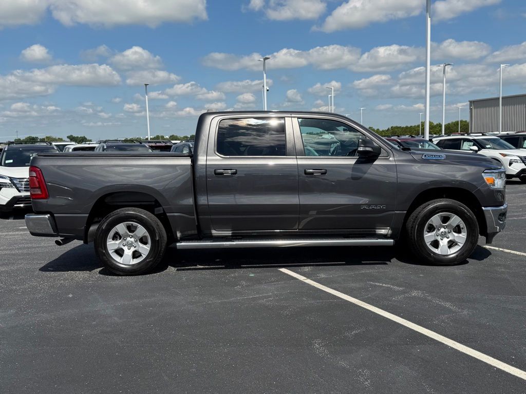View vehicle photo 4