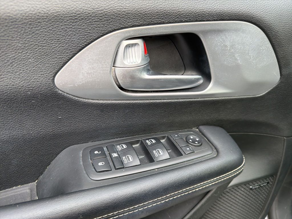 Thumbnail: 2018 Chrysler Pacifica - 29