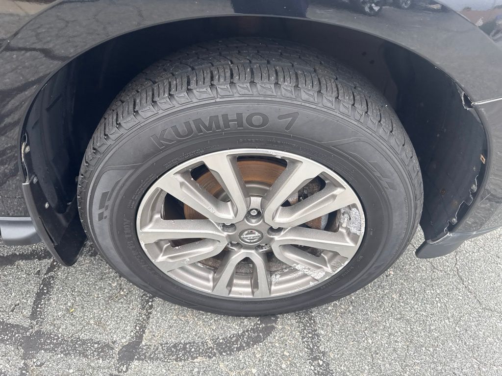 Used 2014 Black Nissan SL image 10
