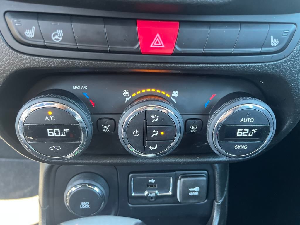 2016 Alpine White Jeep Renegade Limited 4X4 SUV