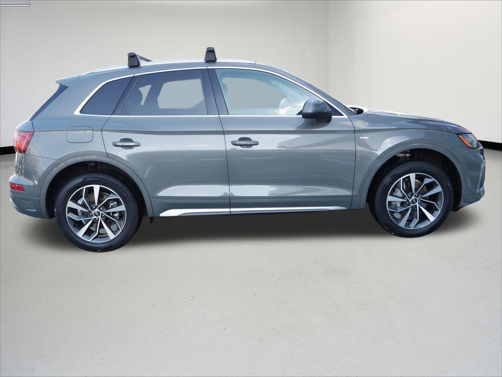 Thumbnail: 2023 Audi Q5 - 6