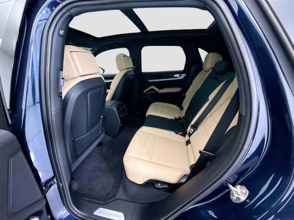 Thumbnail: 2026 Porsche Cayenne - 18