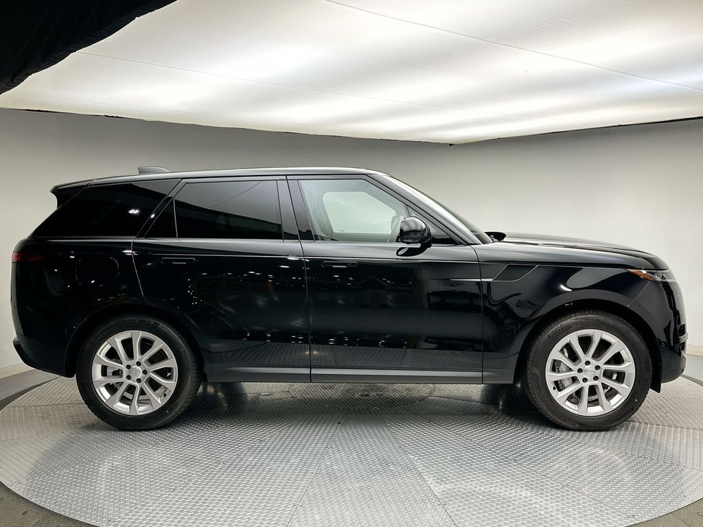 2025 Land Rover Range Rover Sport SE 4