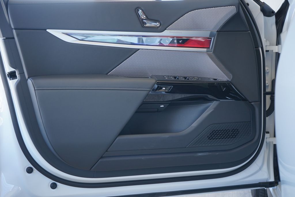 Thumbnail: 2026 BMW 7 Series - 10