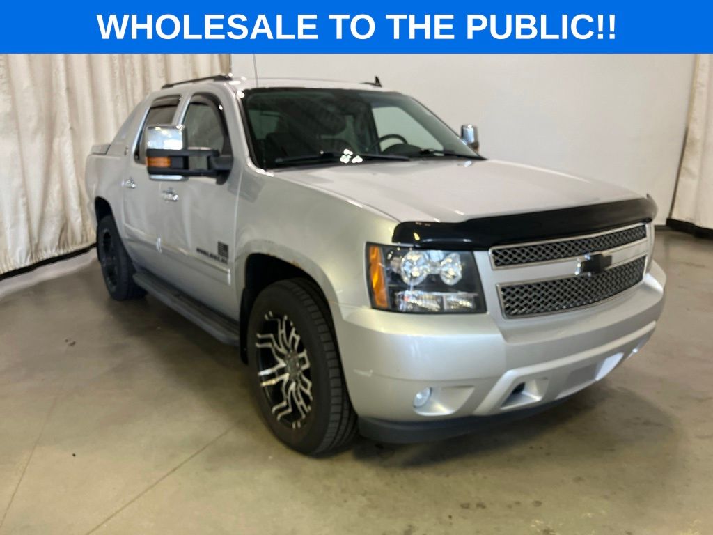  2013 Chevrolet Avalanche LTZ Black Diamond Edition 4WD   