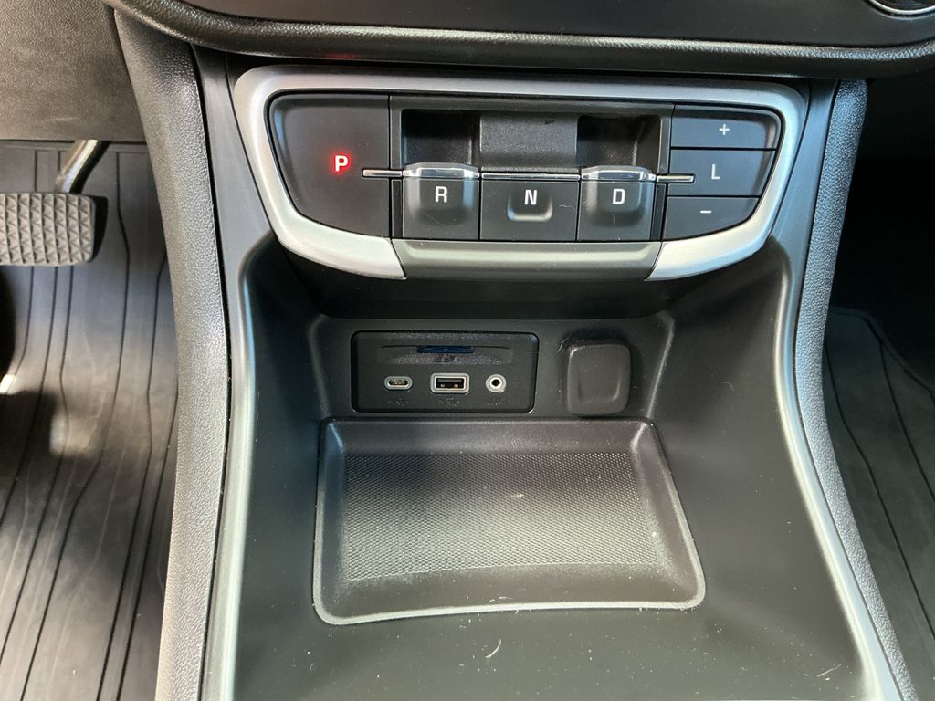 Used 2022 Silver GMC SLT image 15