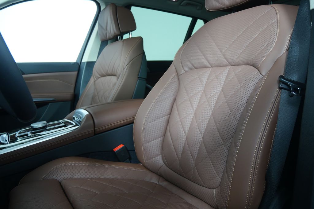 Thumbnail: 2026 BMW X7 - 10