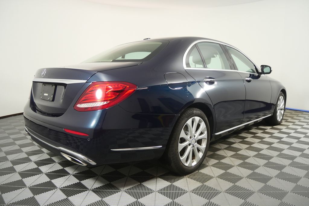 Thumbnail: 2017 Mercedes-Benz E-Class - 3