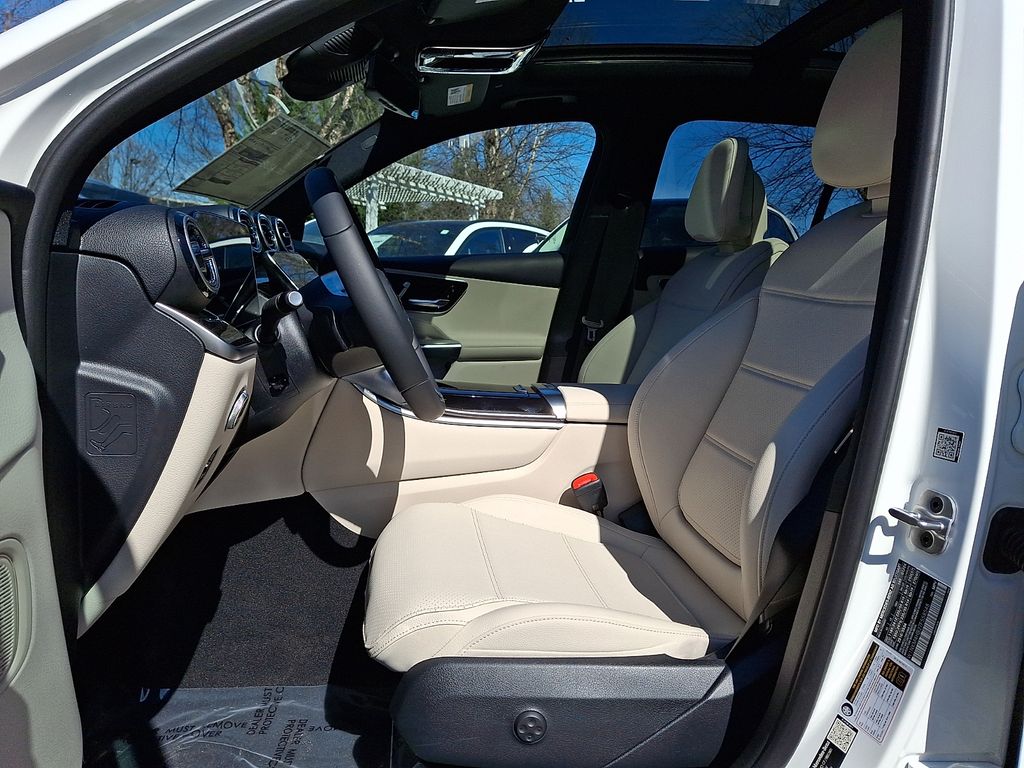 Thumbnail: 2026 Mercedes-Benz GLC - 9