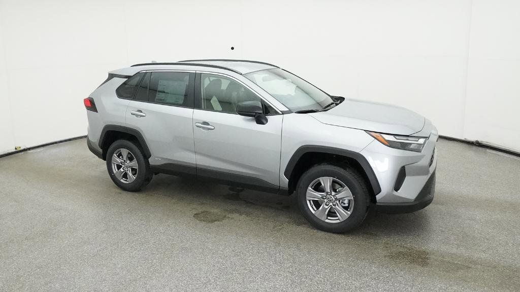 2025 Toyota RAV4 LE 13