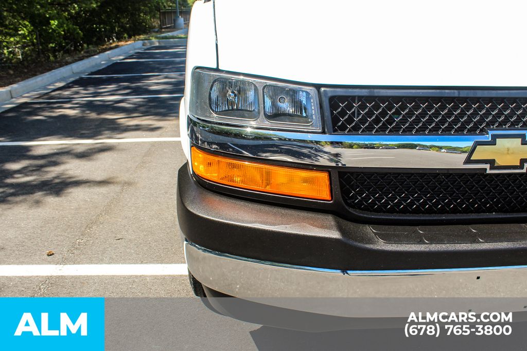 Used 2025 White Chevrolet LT image 12