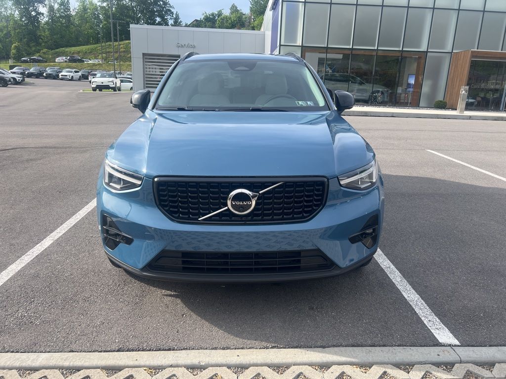 2023 Volvo XC40 B5 Plus Dark AWD's photo