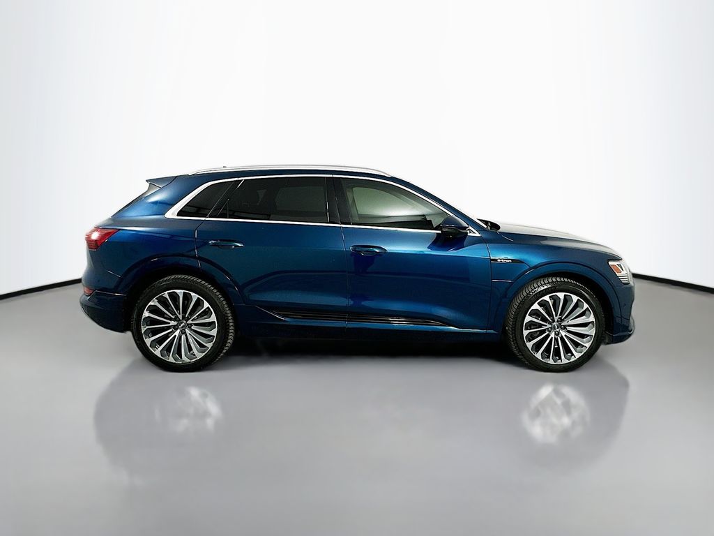 Thumbnail: 2019 Audi e-tron - 4