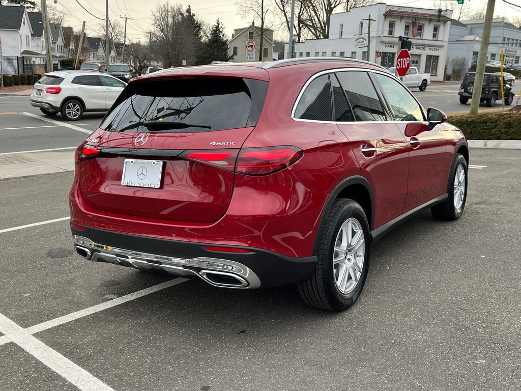 2025 Mercedes-Benz GLC 300 2